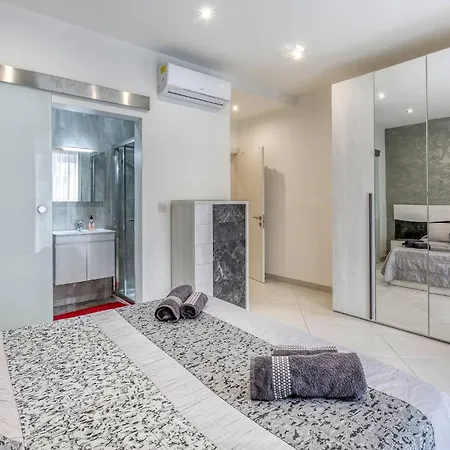 Luxury & Cosy 3 Bedroom In Gzira, Close To Sliema & Stjulians By Walk Apartamento Gzira