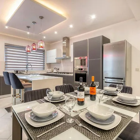 Luxury & Cosy 3 Bedroom In Gzira, Close To Sliema & Stjulians By Walk
