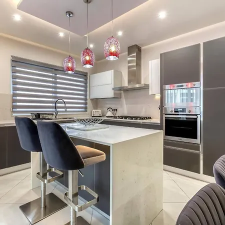 Luxury & Cosy 3 Bedroom In Gzira, Close To Sliema & Stjulians By Walk Apartamento