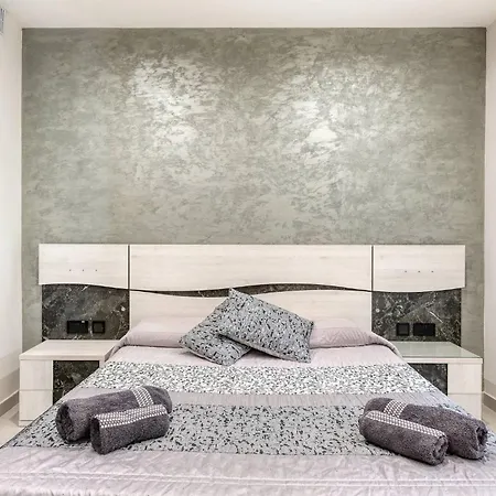 Luxury Cosy 3 Bedroom In Gzira, Close To Sliema Stjulians By Walk Apartmán